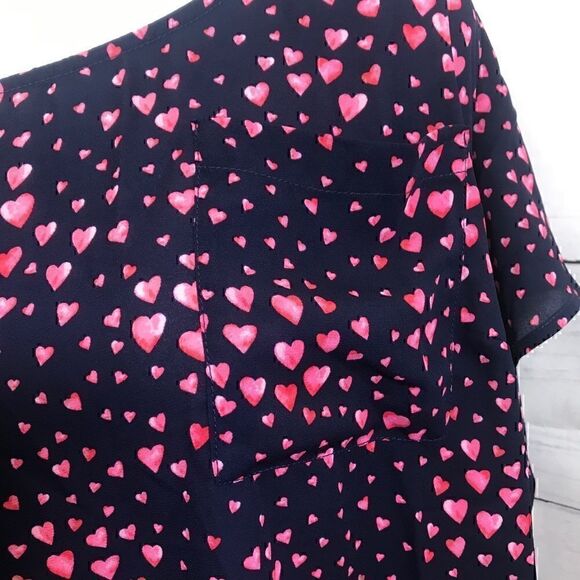 NEW! Torrid Heart Print Crepe Button Back Top-3X - Picture 5 of 6